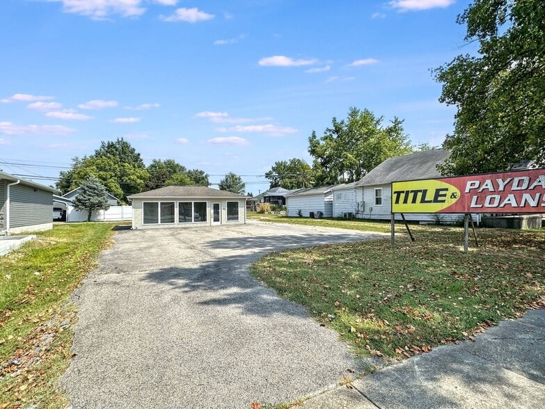More Photos Of 1112 S Park Ave, Herrin Office For Lease