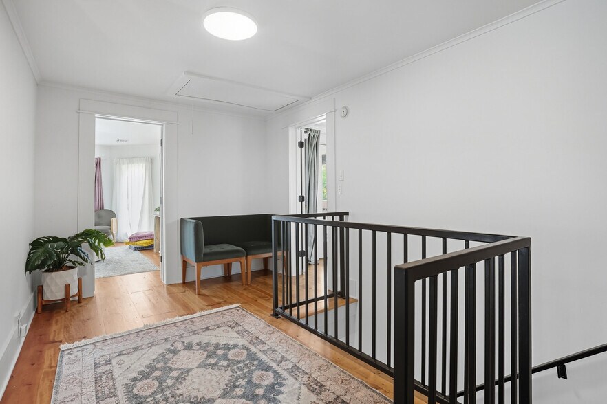 More Photos Of 924 S Main St, Broken Arrow Showroom For Sale