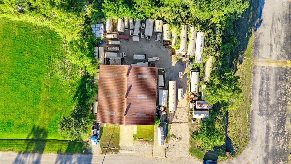 More Photos Of 3817 Venzi St, Dickinson Warehouse For Sale