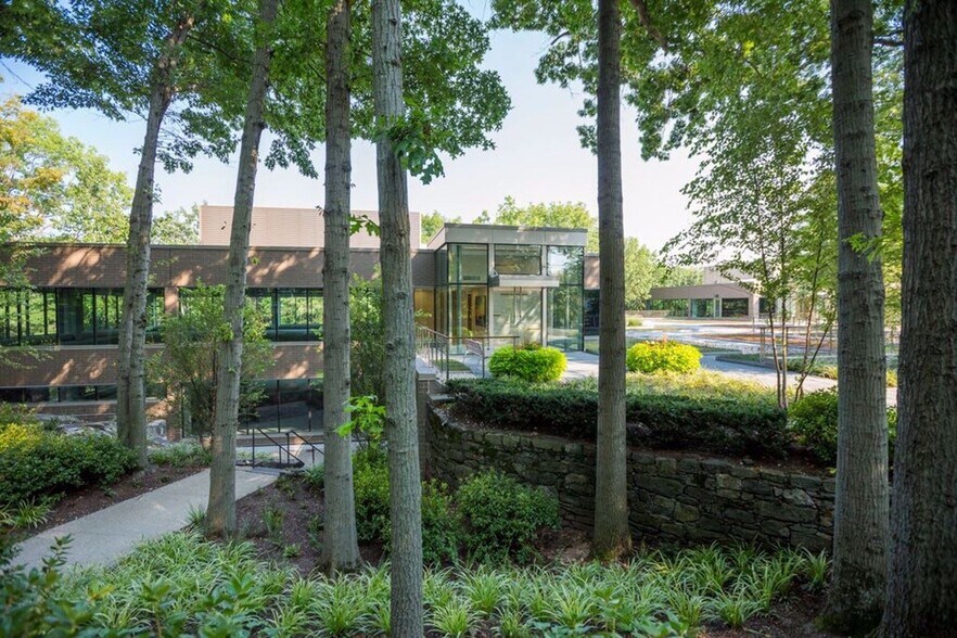 More Photos Of 4 Greenwich Office Park, Greenwich Unknown For Lease