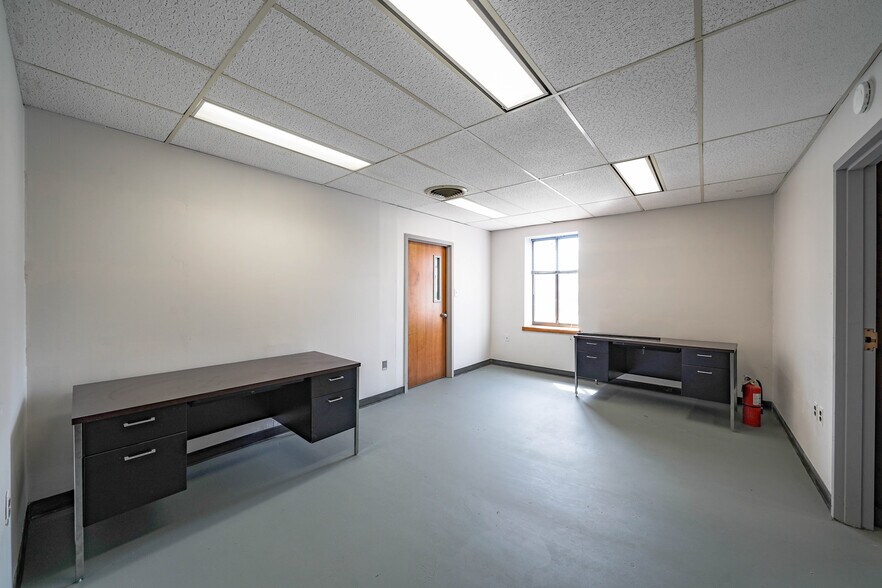 More Photos Of 8023 Malcolm Rd, Clinton Medical For Lease