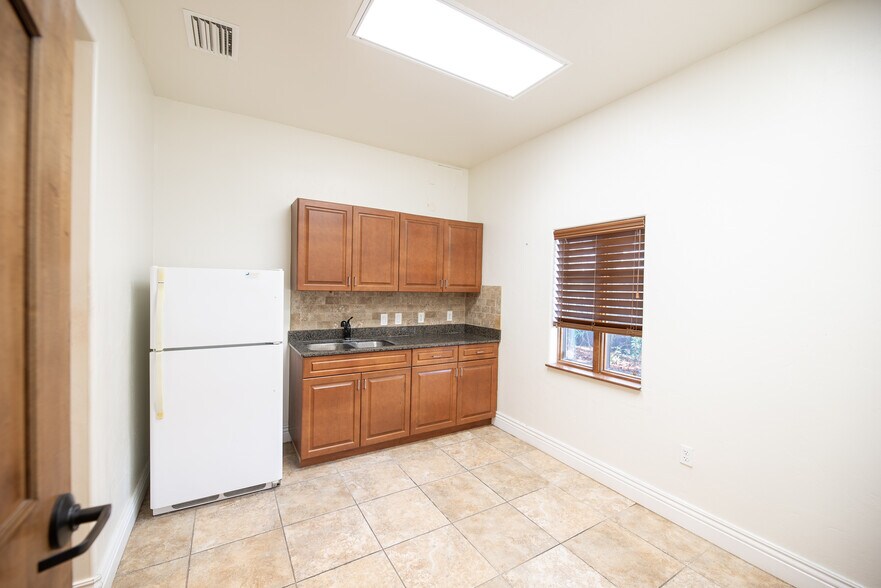 More Photos Of 2436-2438 Brunello Trace, Lutz Office For Lease