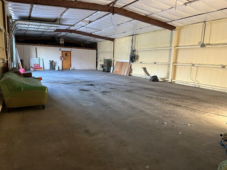 More Photos Of 2829 Needham Dr, Baton Rouge Warehouse For Lease