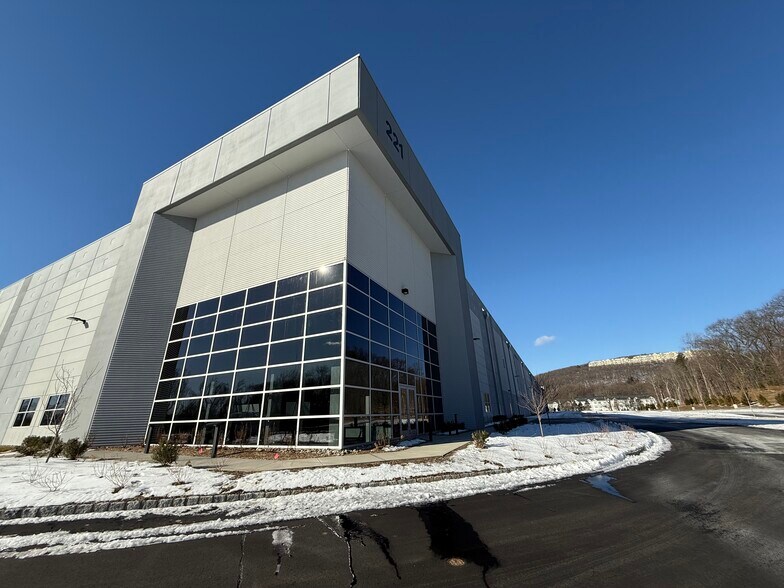 More Photos Of 201 Tabor Rd, Morris Plains Unknown For Lease