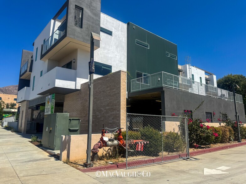 More Photos Of 2000 Lake Ave, Altadena Apartments For Lease