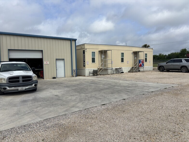 More Photos Of 1403 W Welch St, Taylor Warehouse For Sale