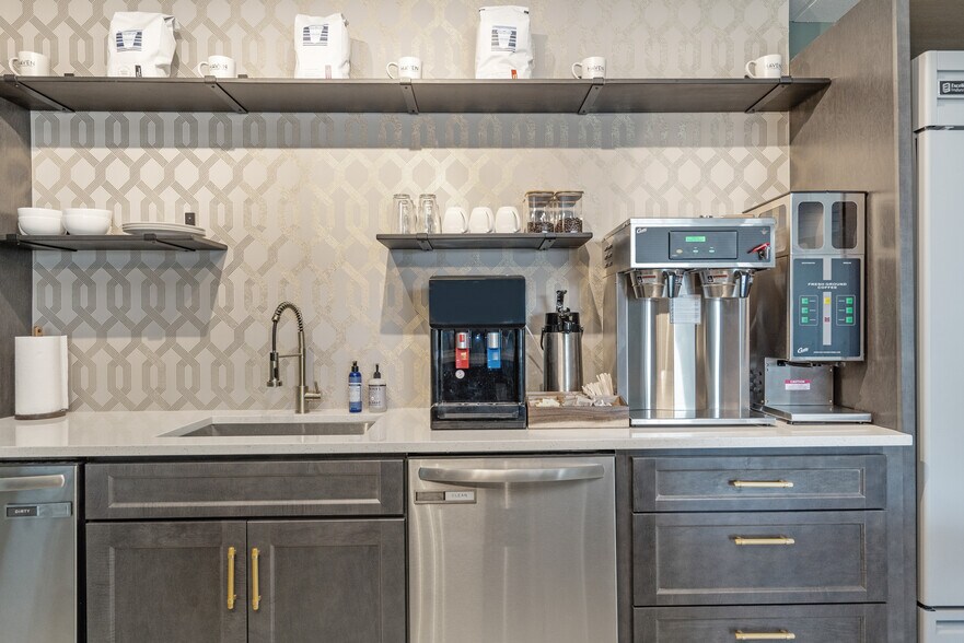 More Photos Of 200 W Towsontown Blvd, Towson Office For Sale