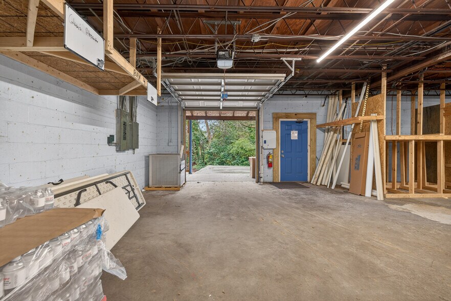 More Photos Of 4109 Robinson St, Covington Freestanding For Sale