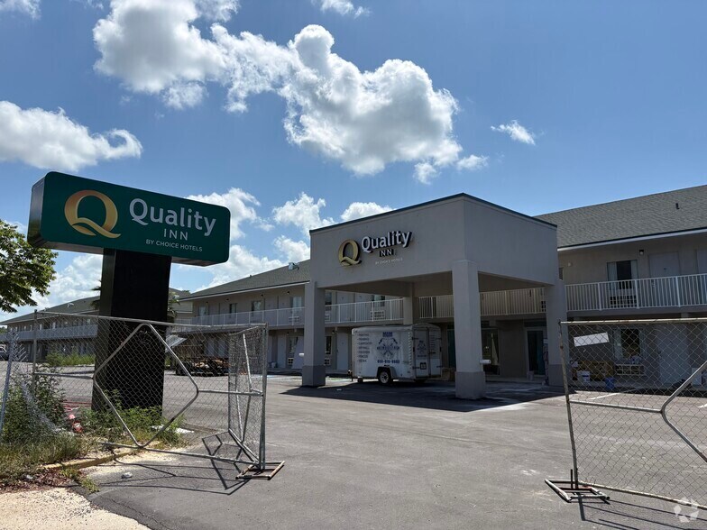 Primary Photo Of 5711 E US 98, Panama City Hotel For Sale