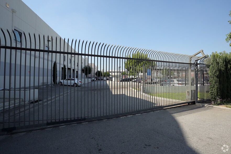 Primary Photo Of 2025-2027 Long Beach Ave, Los Angeles Warehouse For Lease