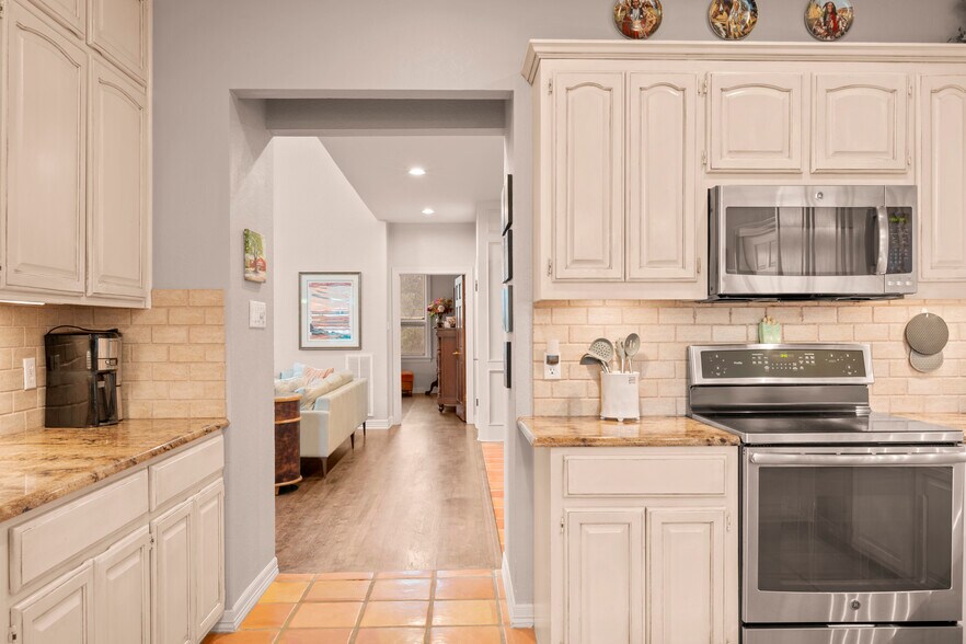 More Photos Of 5229 Hupedo Ranch Rd, Spicewood Specialty For Sale