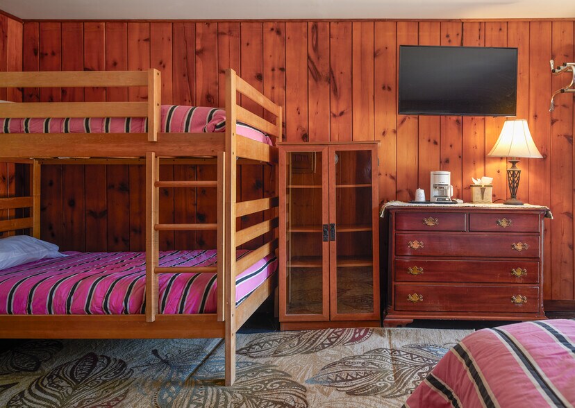 More Photos Of 3806 Vt Route 11, Londonderry Hotel For Sale