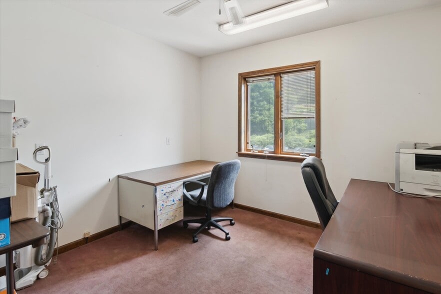 More Photos Of 1641 Saw Mill Run Blvd, Pittsburgh Flex For Sale