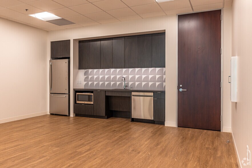 More Photos Of 2600 N Central Expy, Richardson Office For Lease