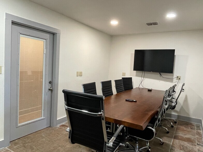 More Photos Of 5 Upper Cibolo Creek Rd, Boerne Light Manufacturing For Lease