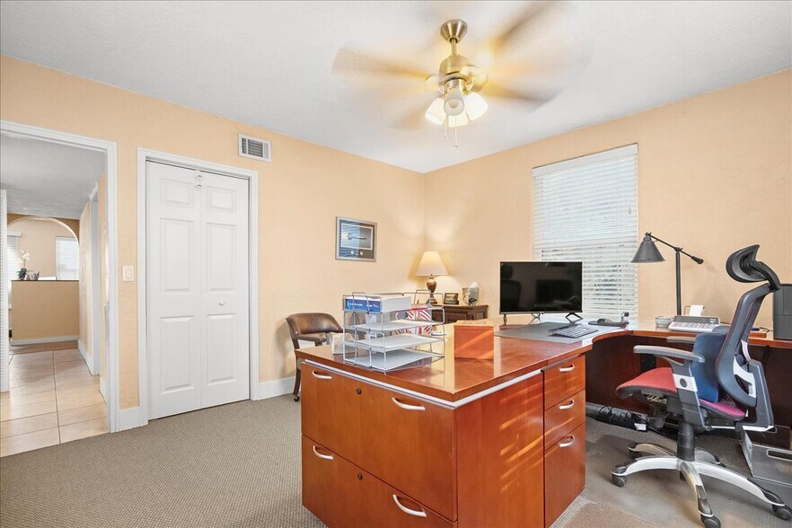 More Photos Of 15325 North Main St, Jacksonville Flex For Sale