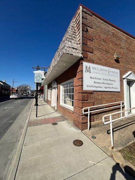 More Photos Of 145 E King St, Strasburg Storefront Retail Office For Lease