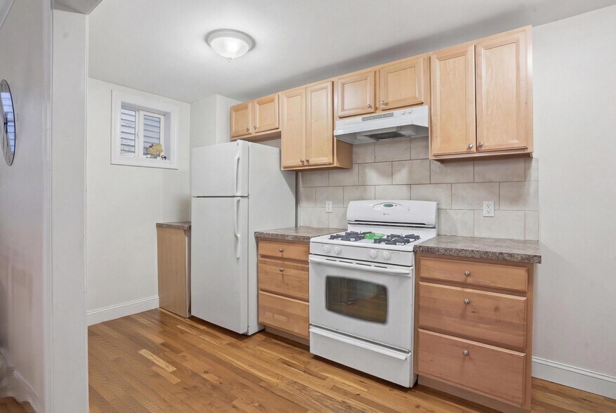 More Photos Of 106 Newport Bridge Rd, Warwick Multifamily For Sale