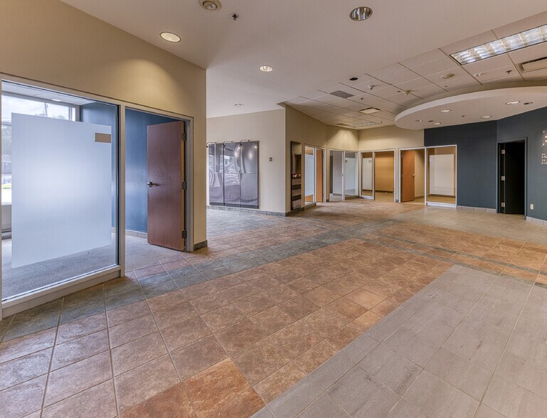 More Photos Of 169-173 Rue Dupont, Pont-rouge Freestanding For Lease