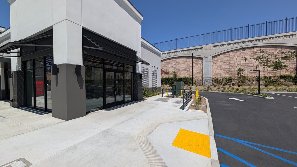 More Photos Of 2095 E Orangethorpe Ave, Placentia Fast Food For Lease