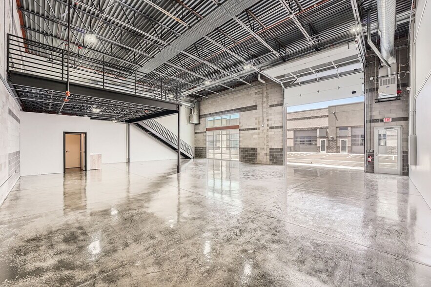 More Photos Of 10264 Dransfeldt Rd, Parker Showroom For Lease