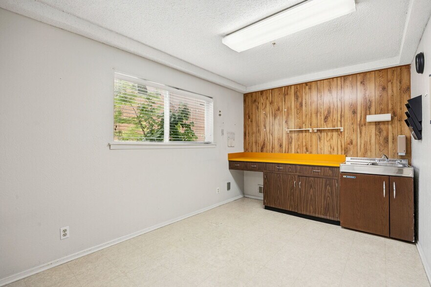 More Photos Of 2306 Ridge Rd, Rockwall Medical For Sale
