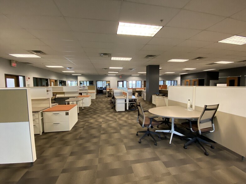More Photos Of 4929 E 96th St, Indianapolis Office For Sale