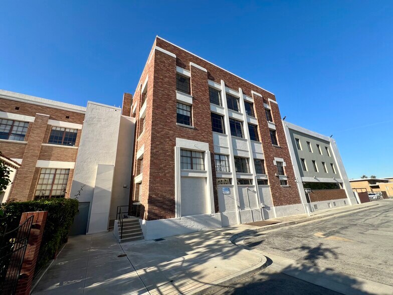 More Photos Of 1707 Eye St, Bakersfield Office For Lease