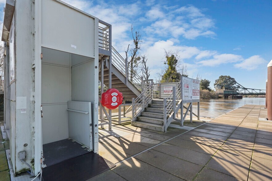 More Photos Of 14144 Market St, Walnut Grove Storefront For Sale