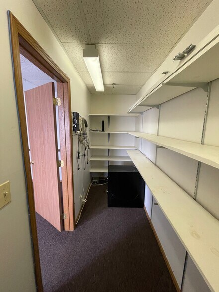 More Photos Of 655 Rockland Rd, Lake Bluff Office For Lease