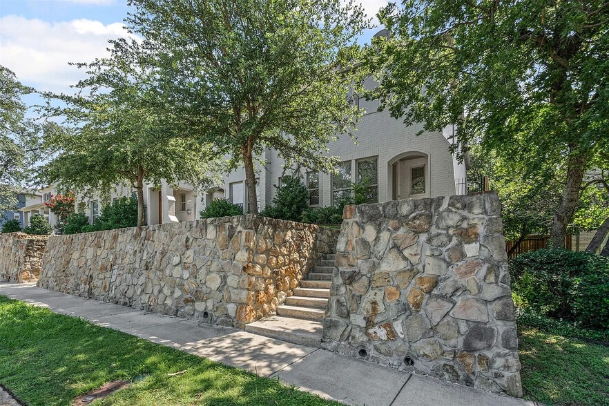 More Photos Of 2611 McCart Ave, Fort Worth Apartments For Sale