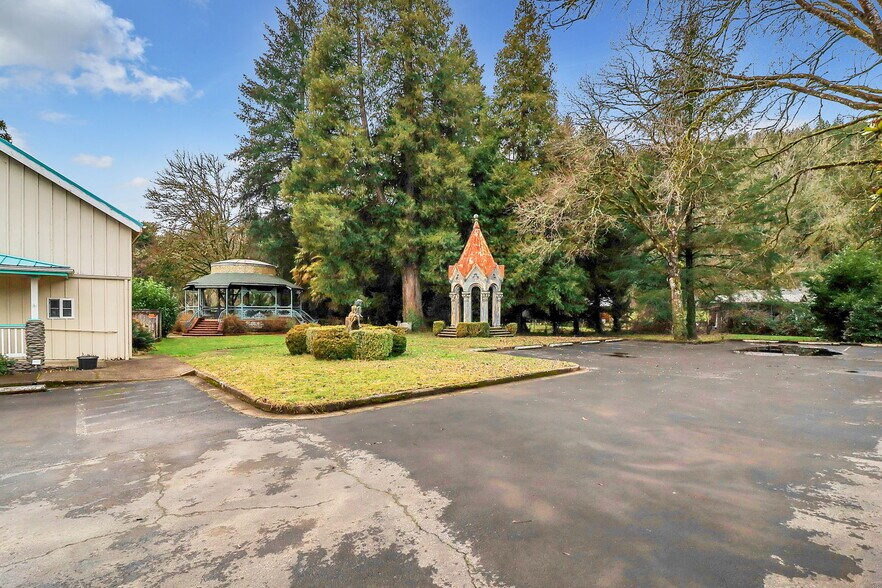 More Photos Of 42837 McKenzie Hwy, Leaburg Freestanding For Sale