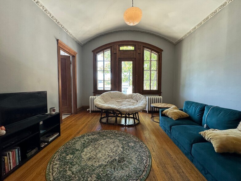 More Photos Of 2019 N Damen Ave, Chicago Storefront Retail Residential For Sale