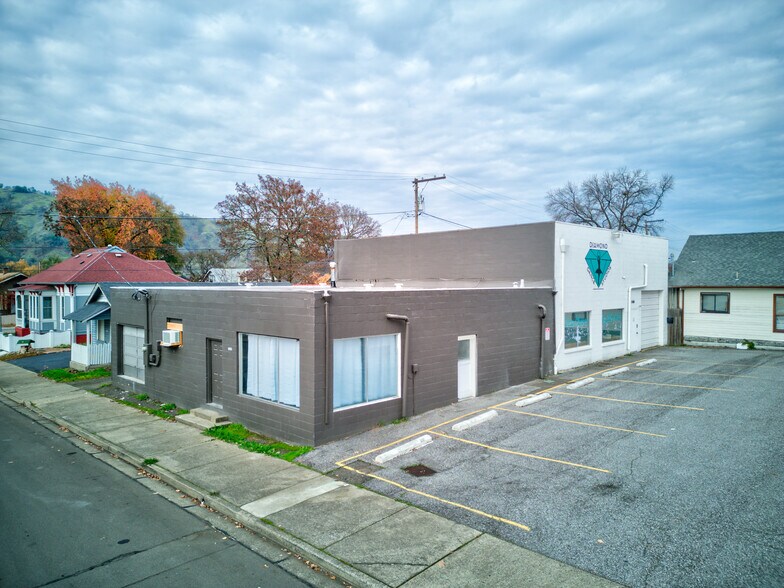 More Photos Of 1560 SE Stephens St, Roseburg Freestanding For Sale