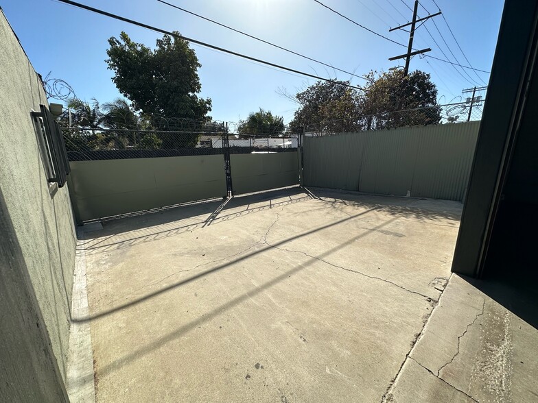 More Photos Of 4116 W Jefferson Blvd, Los Angeles Industrial For Lease