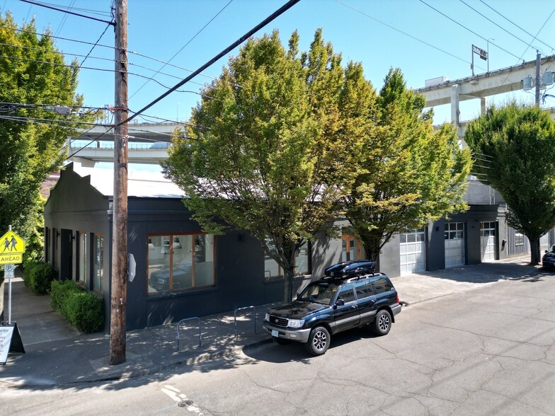 Primary Photo Of 1632 NW Thurman St, Portland Showroom For Sale