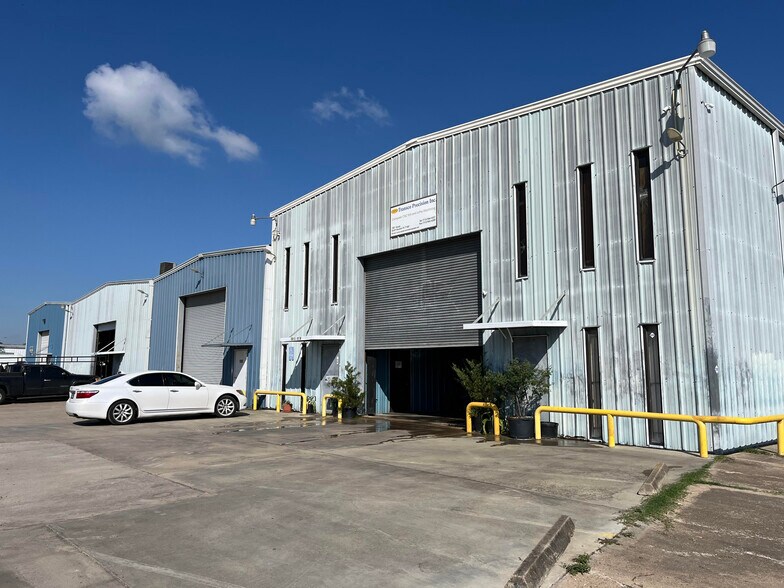 Primary Photo Of 1307 Iowa St, South Houston Industrial For Sale