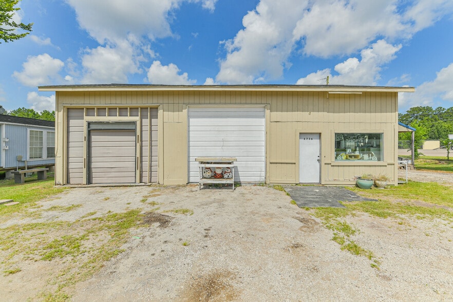Primary Photo Of 6736 US Highway 59 S, Goodrich Freestanding For Sale
