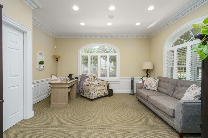 More Photos Of 206 E Liberty St, Milford Medical For Sale