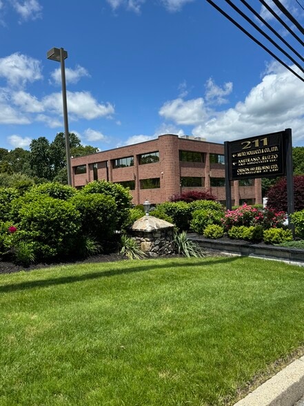 More Photos Of 207 Quaker Ln, West Warwick Office For Lease