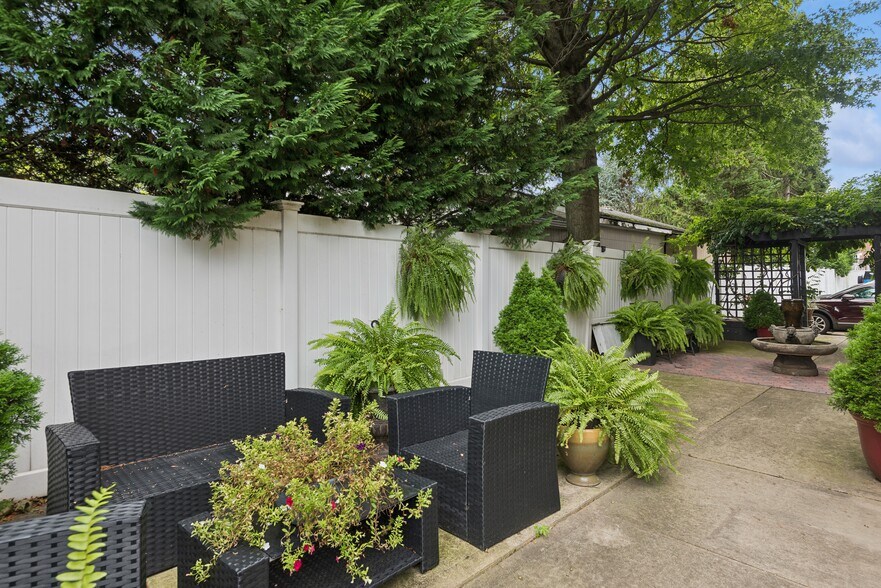 More Photos Of 504 Merrick Rd, Lynbrook Apartments For Sale