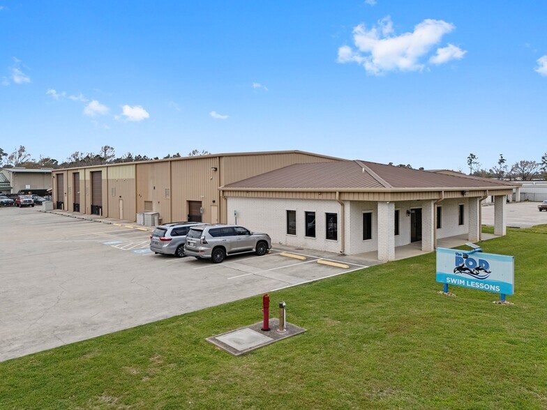 More Photos Of 26447 Hanna Rd, Oak Ridge North Swimming Pool For Sale