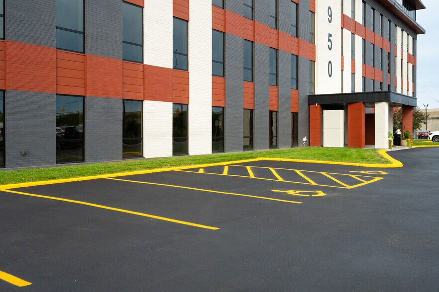 More Photos Of 9950 Lawrence Ave, Schiller Park Office For Lease