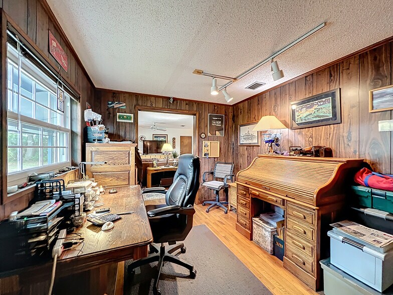 More Photos Of 7001 W Jones Ave, Mount Dora Airplane Hangar For Sale