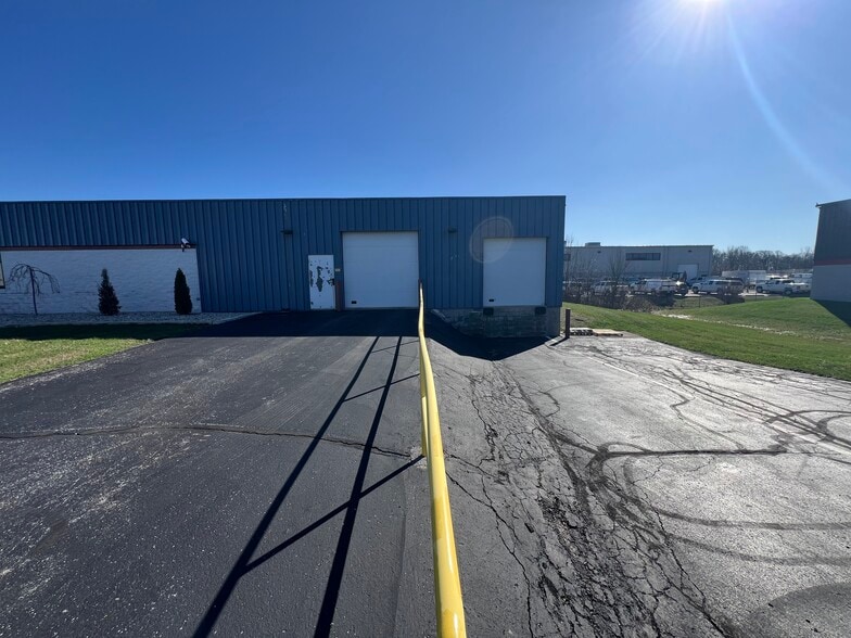 More Photos Of 4055 Championship Dr, Indianapolis Warehouse For Lease