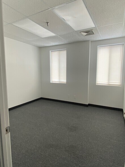 More Photos Of 22636 Glenn Dr, Sterling Medical For Lease