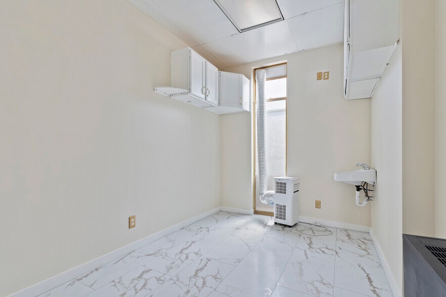 More Photos Of 2330 S Main St, Salt Lake City Office For Lease