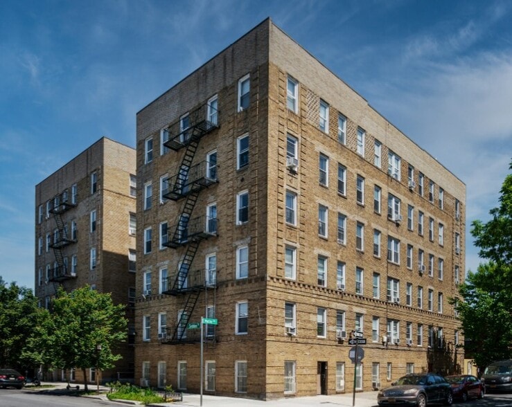 Primary Photo Of 1704 Seddon St, Bronx Apartments For Sale