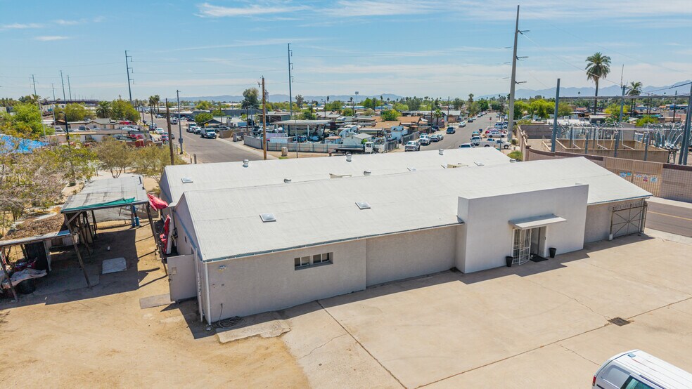 More Photos Of 5850 W Market St, Glendale Service For Sale