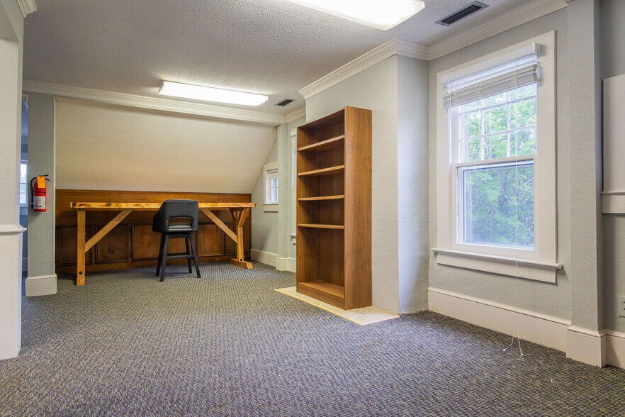 More Photos Of 3562 Spangenberg Ave, Clemmons Office For Lease